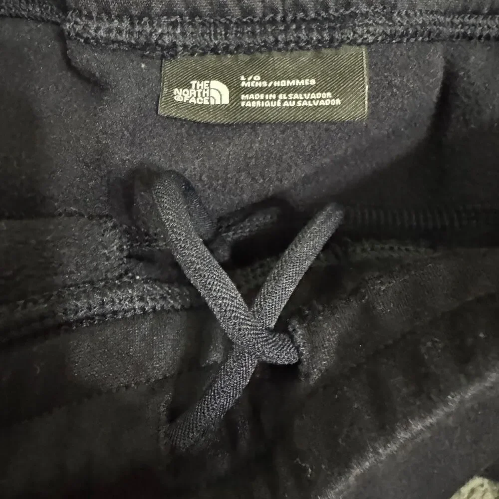 The North Face Men’s Navy Fleeced lined jogger size large